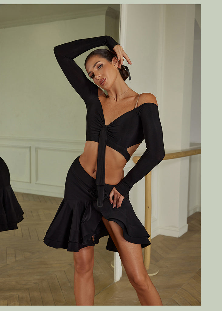 Free Australia-wide Shipping -  Best Price Worldwide Guaranteed.
Unveil your elegance with our Latin dance top, featuring a special retro strap design and an unique off shoulder shape. There are so many colour palette allows for personalized flair, while the curved off shoulder design stress your grace. Radiate fabulous and confidence with this lovely top addition to your dance class.