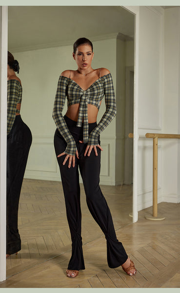 Free Australia-wide Shipping -  Best Price Worldwide Guaranteed.
Unveil your elegance with our Latin dance top, featuring a special retro strap design and an unique off shoulder shape. There are so many colour palette allows for personalized flair, while the curved off shoulder design stress your grace. Radiate fabulous and confidence with this lovely top addition to your dance class.