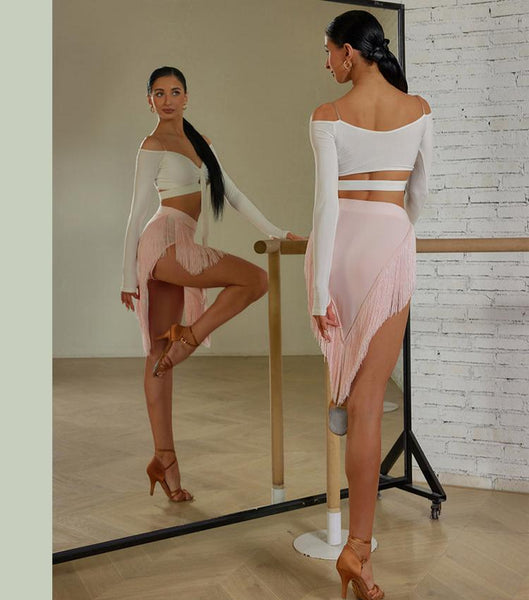 Free Australia-wide Shipping -  Best Price Worldwide Guaranteed.
Unveil your elegance with our Latin dance top, featuring a special retro strap design and an unique off shoulder shape. There are so many colour palette allows for personalized flair, while the curved off shoulder design stress your grace. Radiate fabulous and confidence with this lovely top addition to your dance class.