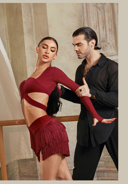 Free Australia-wide Shipping.  Best Price Worldwide.
Best Seller! Turn heads in the Luxe Fringe Skirt, the essential piece for every dance enthusiast. The playful fringe detailing bursts with magnetic energy, adding a dynamic flair to your movements. Crafted for versatility and durability, it’s ideal for year-round wear. The triangle cut enhances your legs, creating a sleek, elongated look. Perfect for Latin, Samba & Salsa practice, performance and competition.