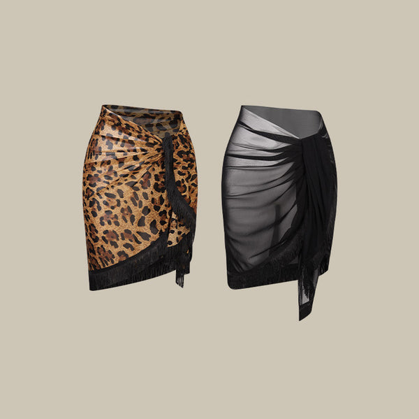 Call It A Wrap Skirt brings an easy, chic vibe to your wardrobe. 
The side slit highlights the curves of your legs, while the adjustable wrap design allows for a customizable fit. Light and playful fringe add a dynamic touch, making this skirt the perfect combination of comfort and elegance for the dance floor.
— Model: 170cm/50kg
— Wash gently with similar colors and use a wash bag
— Material: Leopard Mesh (stretchy fabric)
— Pair with OOTD Bodysuit
 
Tile size	F
Length	60
Waist	119
Hips	108
Actual fit
