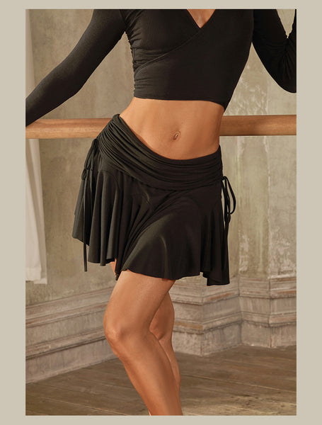 Free Australia-wide Shipping.  Best Price Worldwide.
Celeste Skirt is the perfect combination of playful charm and chic style. Featuring adjustable drawstrings on both sides, you can easily customize the length for your ideal fit. The layered pleats create a flattering wrap effect, enhancing your waistline and offering a slimming silhouette. A romantic ruffled hem adds a soft, feminine flair, while the breathable, skin-friendly fabric ensures all-day comfort.