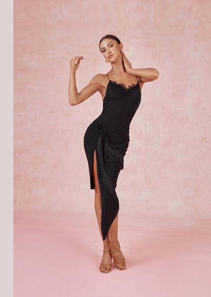 The half-slit detail accentuates impeccable body proportion and captures the essence of fashion savvy. Immerse yourself in a fully atmospheric style. Perfect for latin and tango dance practice, performance and competition.