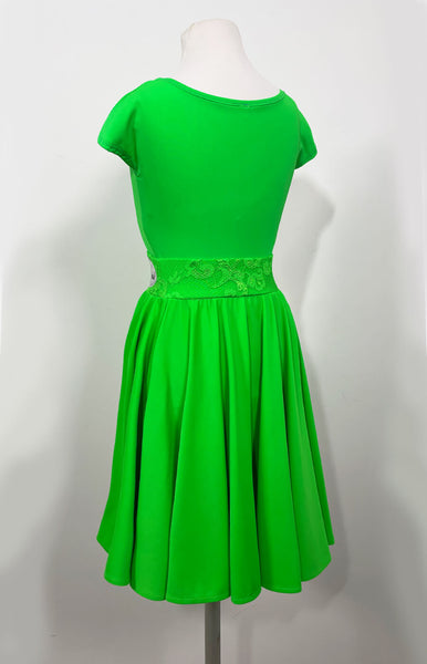 FREE Australia-wide shipping - fast & secure with tracking!  Best price guaranteed on worldwide shipping.
Premium quality lycra juvenile dress, with cap sleeves, paired with a separate full 2x circle skirt with elastic and lace waistband. Perfect for ballroom and latin DanceSport Competition, Medals and Performance. Skirt length is knee + 2 cm.
Brand New, the colour is Spring Green (DSI London), available in size 5/6 yrs.