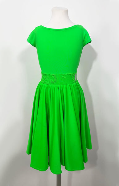 FREE Australia-wide shipping - fast & secure with tracking!  Best price guaranteed on worldwide shipping.
Premium quality lycra juvenile dress, with cap sleeves, paired with a separate full 2x circle skirt with elastic and lace waistband. Perfect for ballroom and latin DanceSport Competition, Medals and Performance. Skirt length is knee + 2 cm.
Brand New, the colour is Spring Green (DSI London), available in size 5/6 yrs.