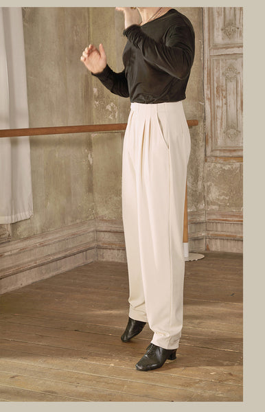 Free Australian Shipping - Best Price Worldwide.
Earl Trousers feature a minimalist design that pairs effortlessly with any top. Crafted from soft, high-quality fabric with excellent drape, they’re perfect for all seasons. The relaxed fit ensures ultimate comfort and the adjustable Velcro waistband guarantees a perfect fit every time, making them a must-have for everyday wear. Perfect for dance practice and performance.