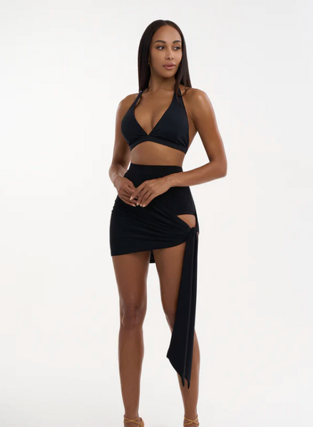 Free Australia-wide Shipping.  Best price worldwide.
The Jasmine Top with Halter Neck and Sexy V Neckline is perfect for underneath sheer mesh blouses or worn alone for all dance styles - perfect for practice & shows, clubbing paired with your favourite jeans or skirt - this high quality, stretch crop top is the perfect all rounder!
The top comes without sleeves. Sleeves can be bought separately 
Removable cups
Made of the premium biflex
Hook closer at the neck