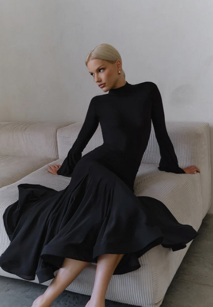 Free Australia-wide Shipping. Best price worldwide.
Meet the Penelope Bodysuit – a dance floor stunner just as unique as your moves. It's all about those flared sleeves, making every spin a statement. With a figure-flattering fit, this bodysuit brings elegance to your look. Whether you pair it with a feminine skirt or wide trousers, get ready to own the spotlight.
Hipster bottom
No removable cups
Button fastening on the neck
Snap button closure at hem
Made of the light and stretchy fabric