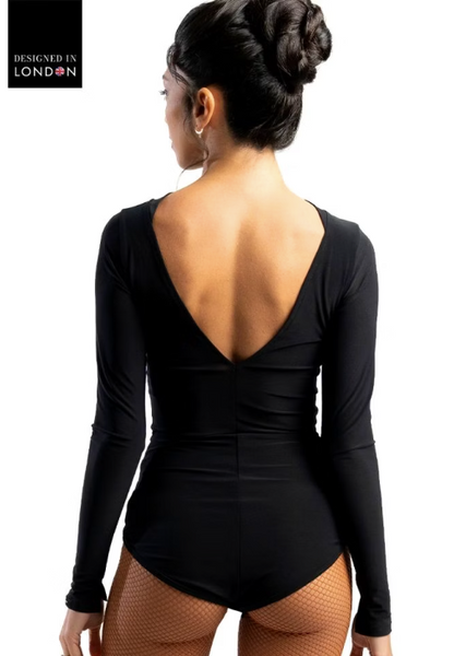 FREE AUSTRALIA-WIDE SHIPPING.  Best price worldwide with tracking.
This eye-catching leotard showcases long, tailored sleeves that elegantly split at the hem, adorned with a brand logo on the left cuff. The design features a striking deep V back that beautifully contrasts with the round neckline at the front. Crafted from stretch crepe, it includes convenient poppers at the crotch for ease of wear.