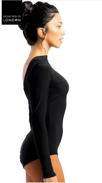 FREE AUSTRALIA-WIDE SHIPPING.  Best price worldwide with tracking.
This eye-catching leotard showcases long, tailored sleeves that elegantly split at the hem, adorned with a brand logo on the left cuff. The design features a striking deep V back that beautifully contrasts with the round neckline at the front. Crafted from stretch crepe, it includes convenient poppers at the crotch for ease of wear.