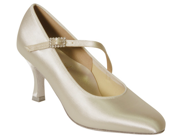  Paris court shoes are the ultimate Ballroom dance shoe and a firm favourite at DSI London.  The elegant closed toe shape is extremely flattering for the foot and creates a stylish finish for this Ballroom dance shoe. The cross strap provides additional support whilst adding detail with the glamorous high quality crystal buckle. 