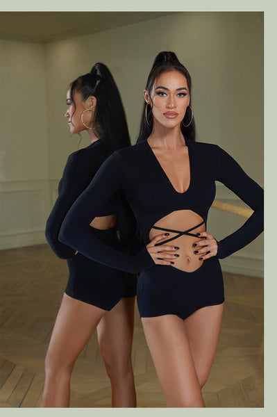 Free Australia-wide Shipping.  Best price worldwide guaranteed.   Personal Service.  Complete ZYM Dance Range Available.  Best Price Guaranteed Worldwide.  This beautiful piece features a waist cutout design and is crafted with a plush, brushed fabric for optimal warmth and comfort. Timeless black and white colour adds a touch of elegance to your dance routine.
