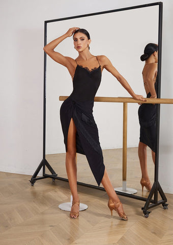 The half-slit detail accentuates impeccable body proportion and captures the essence of fashion savvy. Immerse yourself in a fully atmospheric style. Perfect for latin and tango dance practice, performance and competition.