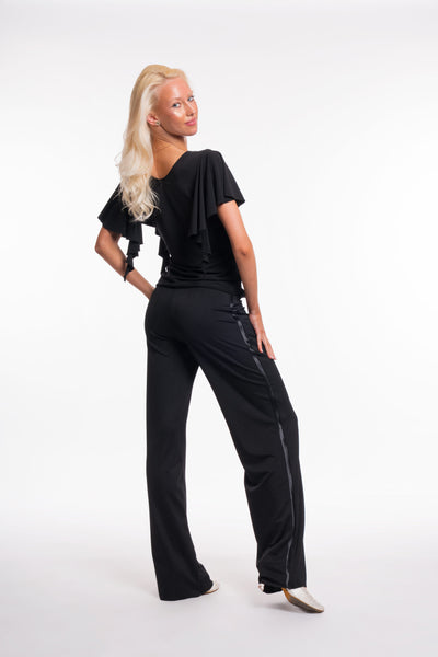Free Australia-wide shipping. Best price worldwide.

RS Atelier Olga women's high-waisted dance trousers

Move comfortably through practice, social dancing and events in the RS Atelier Olga. The high waist and wide-leg shape create a graceful line for ballroom, Latin, jazz, salsa and tango, while satin-edge detailing adds a refined finish. Made in Italy from woven stretch fabric, these trousers are designed to feel comfortable as you move.