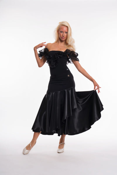Free Australia-wide shipping. Best price worldwide.

RS Atelier Ludovica asymmetrical satin skirt

Bring elegant movement to your dance wardrobe with the RS Atelier Ludovica. This women's asymmetrical satin skirt is made in Italy from woven fabric containing 95% polyester and 5% elastane. Pair it with a leotard or dance top for ballroom, smooth, tango or social dancing.

Details
Women's asymmetrical satin skirt
Woven fabric: 95% polyester, 5% elastane