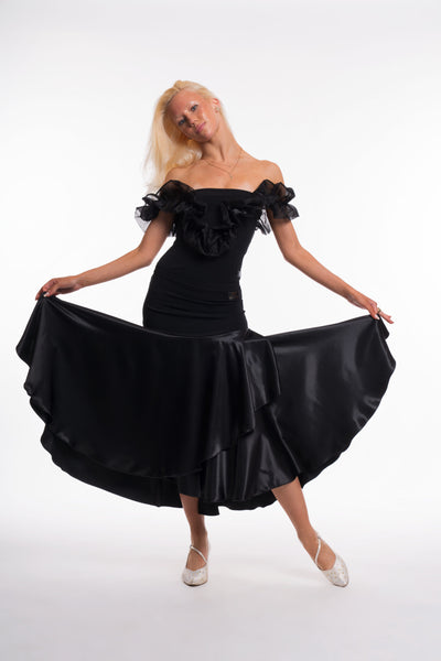 Free Australia-wide shipping. Best price worldwide.

RS Atelier Ludovica asymmetrical satin skirt

Bring elegant movement to your dance wardrobe with the RS Atelier Ludovica. This women's asymmetrical satin skirt is made in Italy from woven fabric containing 95% polyester and 5% elastane. Pair it with a leotard or dance top for ballroom, smooth, tango or social dancing.

Details
Women's asymmetrical satin skirt
Woven fabric: 95% polyester, 5% elastane