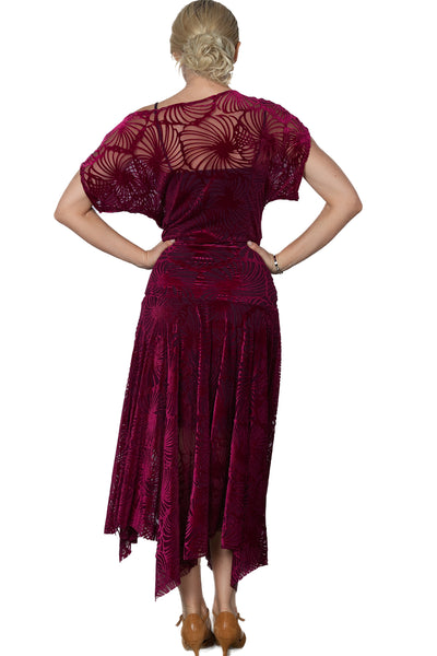 Free Australian Delivery - Best Price Delivered Worldwide.

D2412 Long Blouson Burnout Velvet Dress.

Indulge in sophistication with our D2412 Long Blouson Burnout Velvet Dress. This luxurious piece features a loose blouson top and a square cut velvet burnout skirt, creating a stunning silhouette. Elevate your style with this elegant and exclusive dress. Perfect for social dancing &amp; parties, medal exams, performance &amp; competitions.