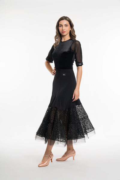 Free Australia-wide shipping. Best price worldwide.

RS Atelier Peach Animalier women's ballroom skirt

Add graceful movement and a striking print accent to your dancewear with the RS Atelier Peach Animalier. This black ballroom skirt features flocked animal-print panels and a crinoline hemline for an elegant, flowing finish. Pair it with a favourite leotard or dance top for practice, performance or a social dance event.

Details
Women's black ballroom skirt with animal-print flock panels