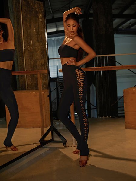 Free Australia-wide Shipping.&nbsp;&nbsp; Best price worldwide.

Step in, shine out — Weave Pants have you covered.&nbsp; Designed for style and comfort, the pants extend to the feet with snap closures that hook over your heels, keeping them perfectly in place while elongating your legs. The left leg features handwoven cutouts for a striking design detail, and the high-waist cut flatters your proportions for instant Barbie-like legs. Stunning, sexy, slim fit leggings perfect for Bachata, Zouk, Salsa &amp; L