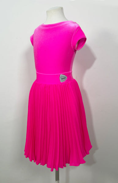 FREE Australia-wide shipping - fast &amp; secure with tracking!&nbsp; Best price guaranteed on worldwide shipping.

Elegant juvenile 2 piece ballroom dress, Pink Fizz Velvet leotard with short sleeves, ‘V’ back, paired with gorgeous pleated georgette skirt and organza underskirt. Perfect for DanceSport Competitions, Medals and Performance.

Brand New, available in size 6/7 yrs.