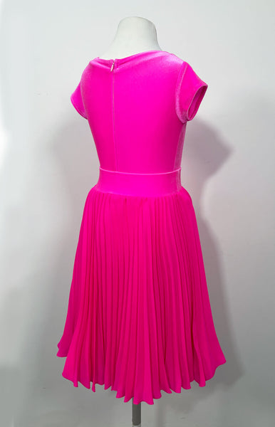FREE Australia-wide shipping - fast &amp; secure with tracking!&nbsp; Best price guaranteed on worldwide shipping.

Elegant juvenile 2 piece ballroom dress, Pink Fizz Velvet leotard with short sleeves, ‘V’ back, paired with gorgeous pleated georgette skirt and organza underskirt. Perfect for DanceSport Competitions, Medals and Performance.

Brand New, available in size 6/7 yrs.