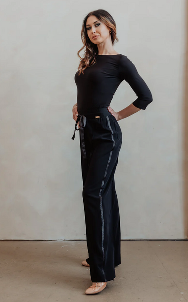 FREE Australia-wide Shipping | Best Price Worldwide

Meet the Brooklyn Pants by Miari — effortlessly polished, beautifully fluid, and designed to move with you. Featuring a flattering mid-to-high rise waist and a relaxed straight-leg silhouette, the Brooklyn Pants create clean lines that elongate the body without restricting motion. The fabric drapes fluidly, making them ideal for dance practice, travel, and polished off-duty wear.