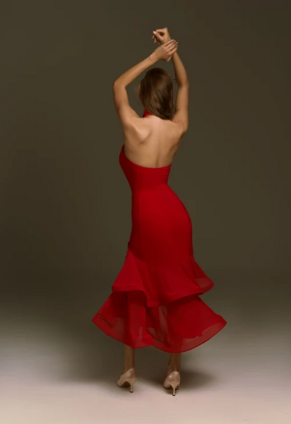 Free Australia-wide Shipping.&nbsp; Best price worldwide.


Bold, magnetic and unforgettable. The Evelyn Skirt in red moves with dramatic elegance, while the high split reveals just the right amount of confidence. The flowing silhouette creates beautiful movement that turns every step into a statement. A piece designed for women who aren’t afraid to stand out.