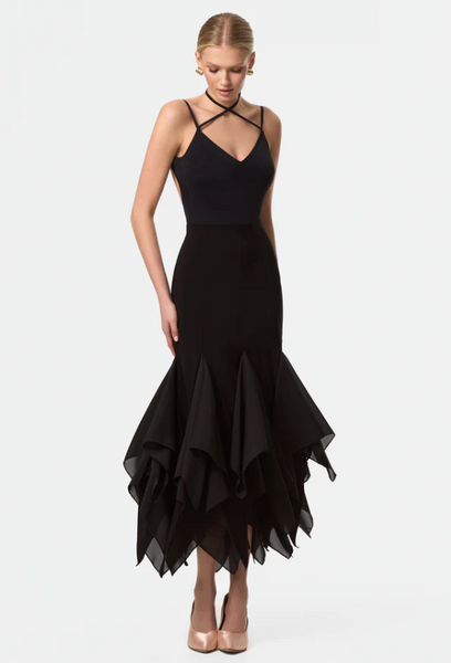 Free Australia-wide Shipping.&nbsp; Best price worldwide.


The Alaya Skirt is crafted to make you the center piece of everyone's attention. Its asymmetrical hem, adorned with raw chiffon pieces, creates a dynamic and fluid effect, amplifying the grace and emotion of your dance. A perfect choice for ballroom dancing where every detail matters.
