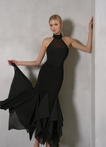 Free Australia-wide Shipping.&nbsp; Best price worldwide.


The Alaya Skirt is crafted to make you the center piece of everyone's attention. Its asymmetrical hem, adorned with raw chiffon pieces, creates a dynamic and fluid effect, amplifying the grace and emotion of your dance. A perfect choice for ballroom dancing where every detail matters.