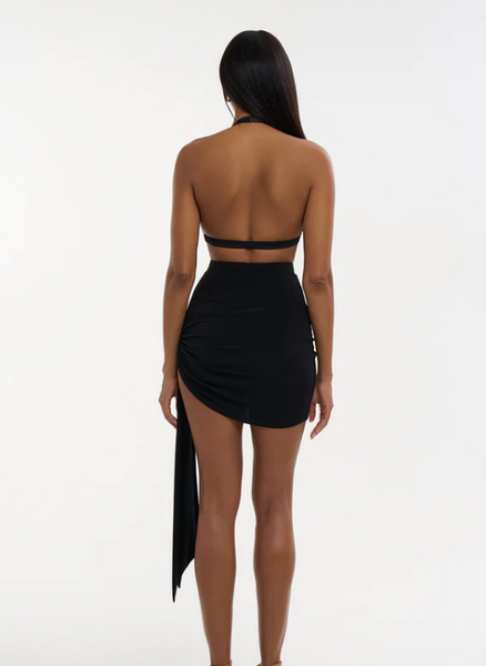 Free Australia-wide Shipping.&nbsp; Best price worldwide.


The Jasmine Top with Halter Neck and Sexy V Neckline is perfect for underneath sheer mesh blouses or worn alone for all dance styles - perfect for practice &amp; shows, clubbing paired with your favourite jeans or skirt - this high quality, stretch crop top is the perfect all rounder!


The top comes without sleeves. Sleeves can be bought&nbsp;separately&nbsp;
Removable cups

Made of the premium biflex
Hook closer at the neck