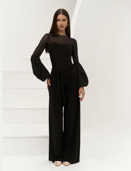 Free Australia-wide Shipping.&nbsp; Best price worldwide.

Delicate yet defined, the Kristen Bodysuit brings a sense of elegance to your outfit. The subtle volume of the sleeves flows with your movement, adding grace to every gesture. It’s designed to make you feel feminine, polished and completely in tune with your body.

Hipster bottom
Removable cups
Made of the soft and elastic fabric