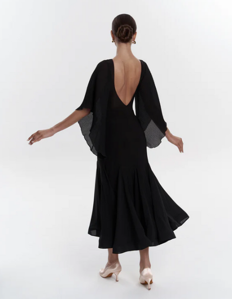 Free Australian Shipping - Best price worldwide.

Graceful, elegant and charming - that's how they will describe you in the Elisa Bodysuit. The airy sleeves made from pleated chiffon add a mysterious fleur to your dancing. It’s a perfect piece if you want to look and feel like a princess!
Hipster bottom
Removable cups
Made of the soft and elastic fabric