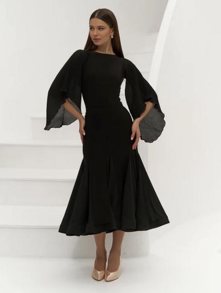 Free Australian Shipping - Best price worldwide.

Graceful, elegant and charming - that's how they will describe you in the Elisa Bodysuit. The airy sleeves made from pleated chiffon add a mysterious fleur to your dancing. It’s a perfect piece if you want to look and feel like a princess!
Hipster bottom
Removable cups
Made of the soft and elastic fabric