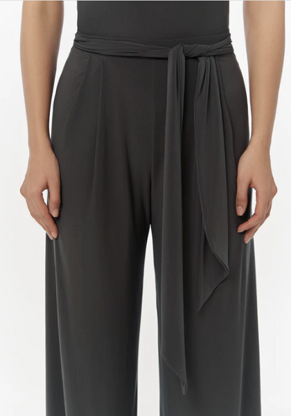 Free Australia-wide Shipping.&nbsp; Best price worldwide with tracking

Meet our new improved trousers for practice — Mason.&nbsp; Please note - ankle straps are sold separately and can be included in this order.

Simply effortless yet ultra stylish. Cut from our signature stretchy fabric to delicately shape and sculpt your dancing moves. Feel ready to shine every second on and off the dance floor with this trendy piece! &nbsp; &nbsp;

Adjustable ankle straps make it possible to style the trousers in two di