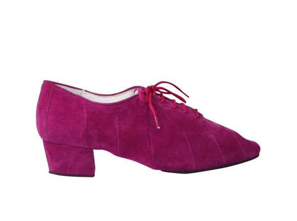 100% Italian made, handcrafted using only the finest quality materials.  The 71904 is the shoe for the Latin American dancer who wants a simple shoe but with the right touch of personality given b the colour.   Available in medium flexibility version for those who prefer greater arch support or in the super flex version for maximum foot freedom.  These Luxury Latin Dance Shoes are perfect for Latin performance & competition.   A stunning, high quality hand made dance shoe avail in various colours