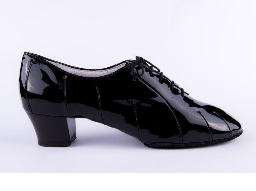 100% Italian made, handcrafted using only the finest quality materials.  The 71904 is the shoe for the Latin American dancer who wants a simple shoe but with the right touch of personality given by the side seams.   Available in medium flexibility version for those who prefer greater arch support or in the super flex version for maximum foot freedom.  These Luxury Latin Dance Shoes are perfect for Latin performance & competition. 